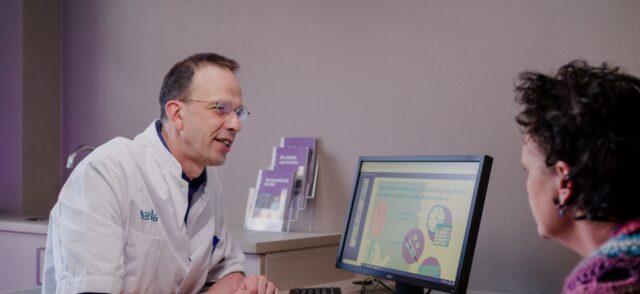 Arts in gesprek met patiënt